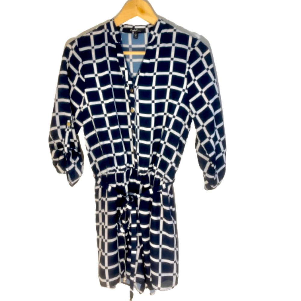 Papaya blue and white windowpane pattern romper, 3/4 sleeve size small